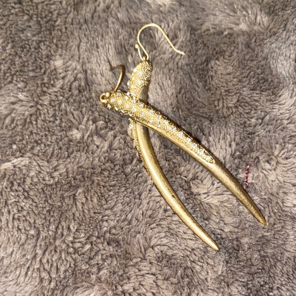 Elegant Gold Tone Horn Earrings❤️ - Picture 3 of 3